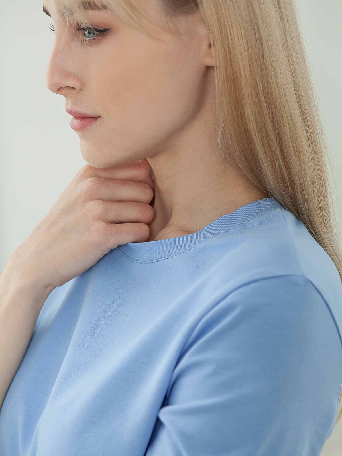 Картинка Футболка блакитна